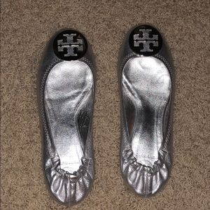 NWOT Silver Tory Burch Reva flats